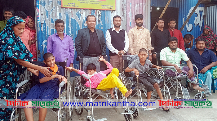 দৌলতদিয়ায় বিশেষ চাহিদা সম্পন্ন শিশু বয়স্কদের চিকিৎসা ও হুইল চেয়ার প্রদান